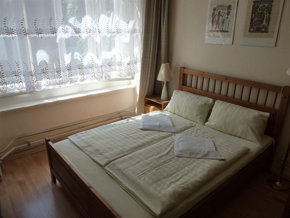 Hotel Pension Waizenegger Am Kurfuerstendamm เบอร์ลิน ภายนอก รูปภาพ