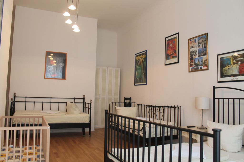 Hotel Pension Waizenegger Am Kurfuerstendamm เบอร์ลิน ภายนอก รูปภาพ