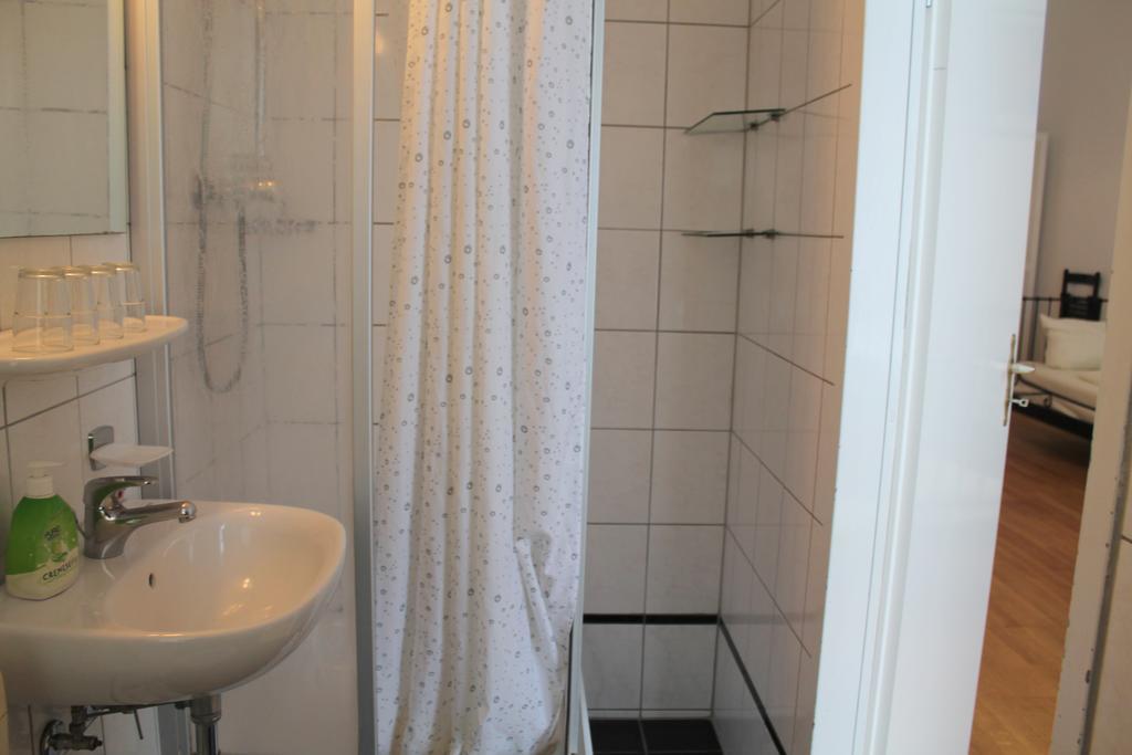 Hotel Pension Waizenegger Am Kurfuerstendamm เบอร์ลิน ภายนอก รูปภาพ