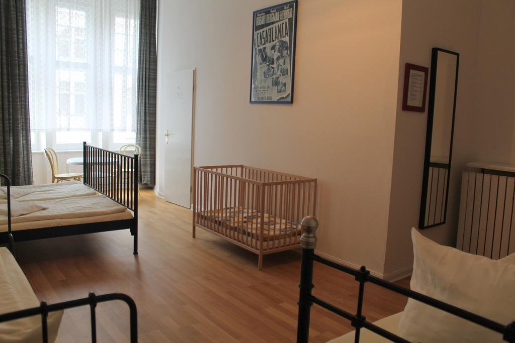 Hotel Pension Waizenegger Am Kurfuerstendamm เบอร์ลิน ภายนอก รูปภาพ
