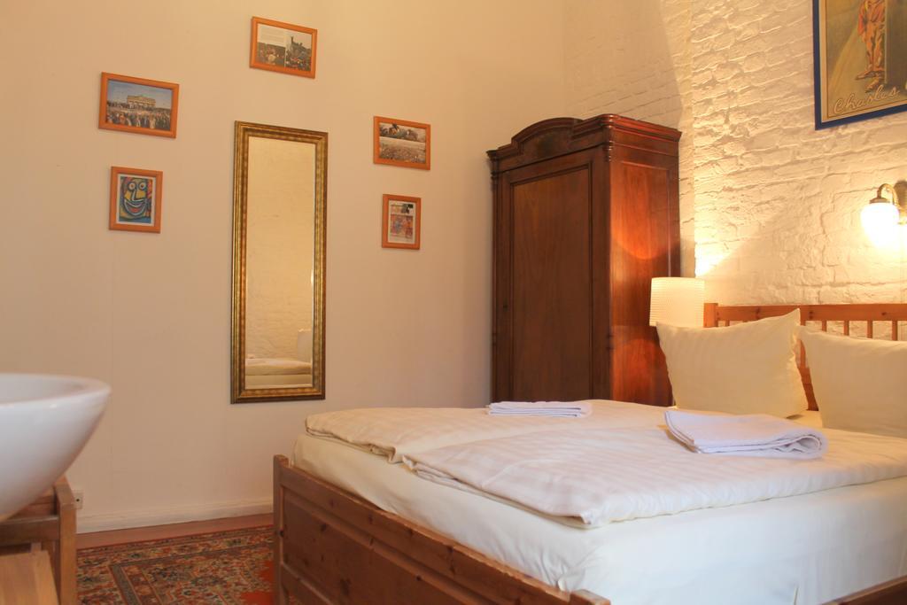 Hotel Pension Waizenegger Am Kurfuerstendamm เบอร์ลิน ภายนอก รูปภาพ