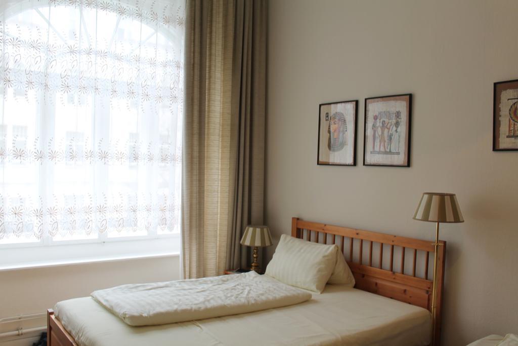 Hotel Pension Waizenegger Am Kurfuerstendamm เบอร์ลิน ภายนอก รูปภาพ