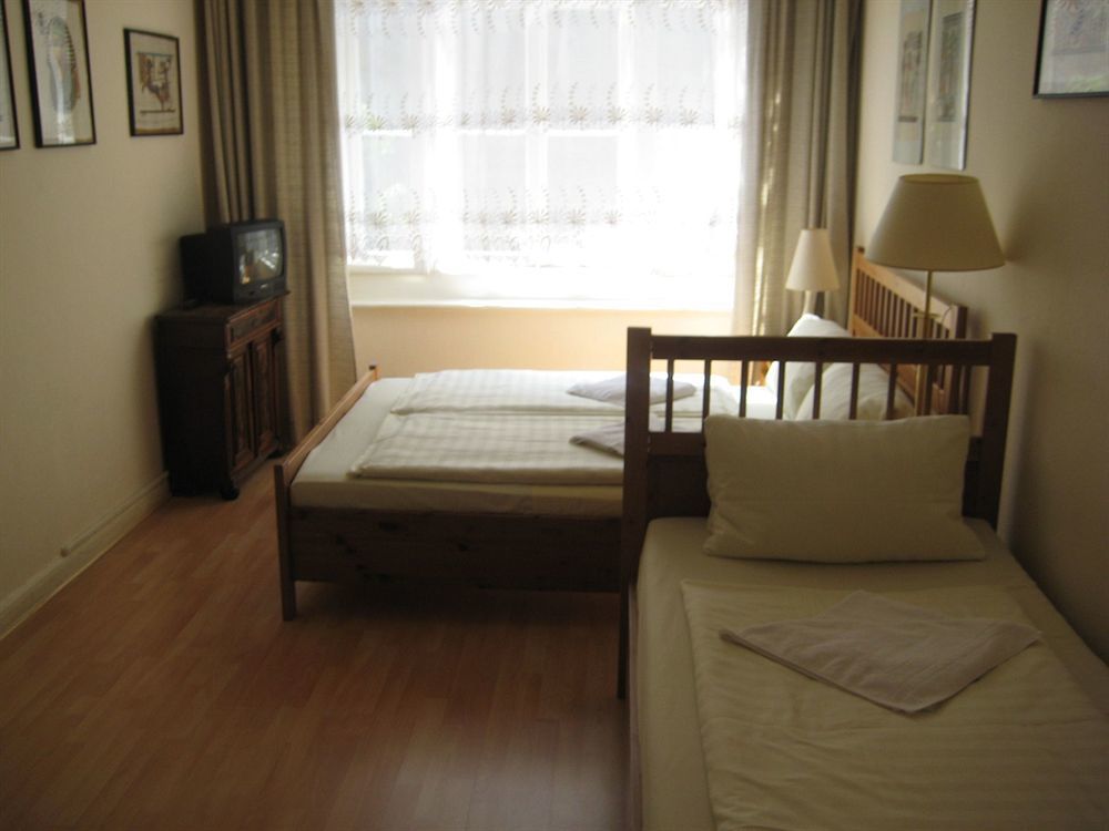 Hotel Pension Waizenegger Am Kurfuerstendamm เบอร์ลิน ภายนอก รูปภาพ