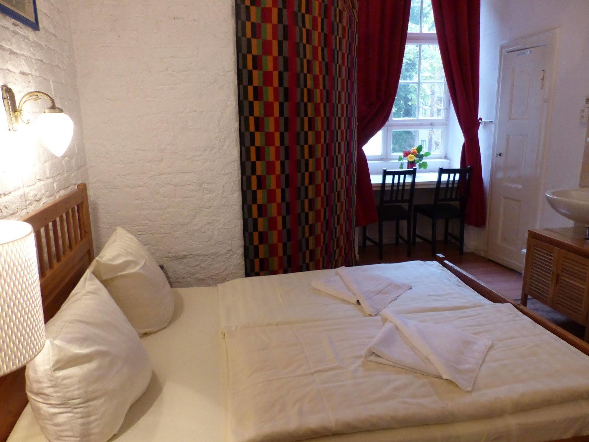 Hotel Pension Waizenegger Am Kurfuerstendamm เบอร์ลิน ภายนอก รูปภาพ
