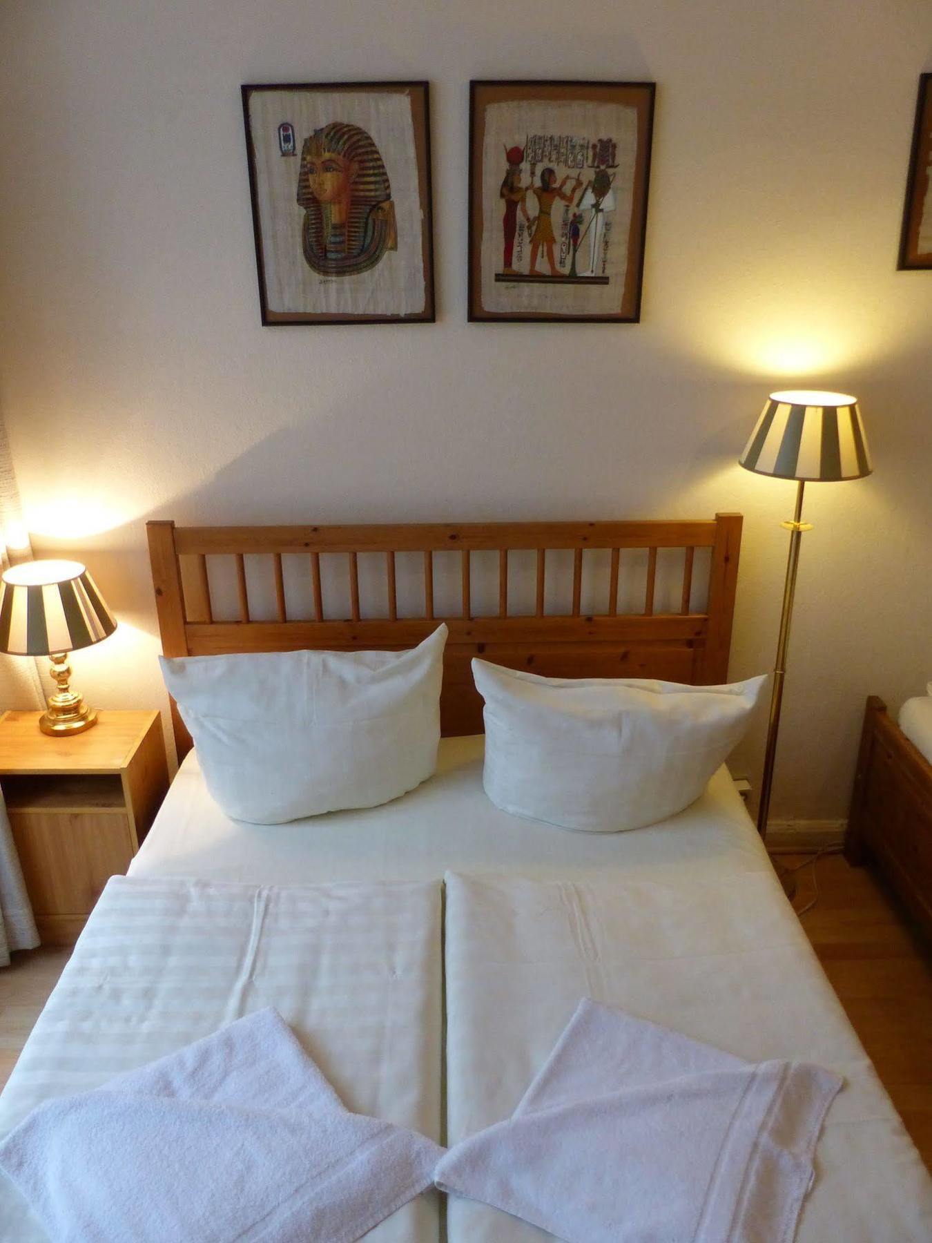 Hotel Pension Waizenegger Am Kurfuerstendamm เบอร์ลิน ภายนอก รูปภาพ