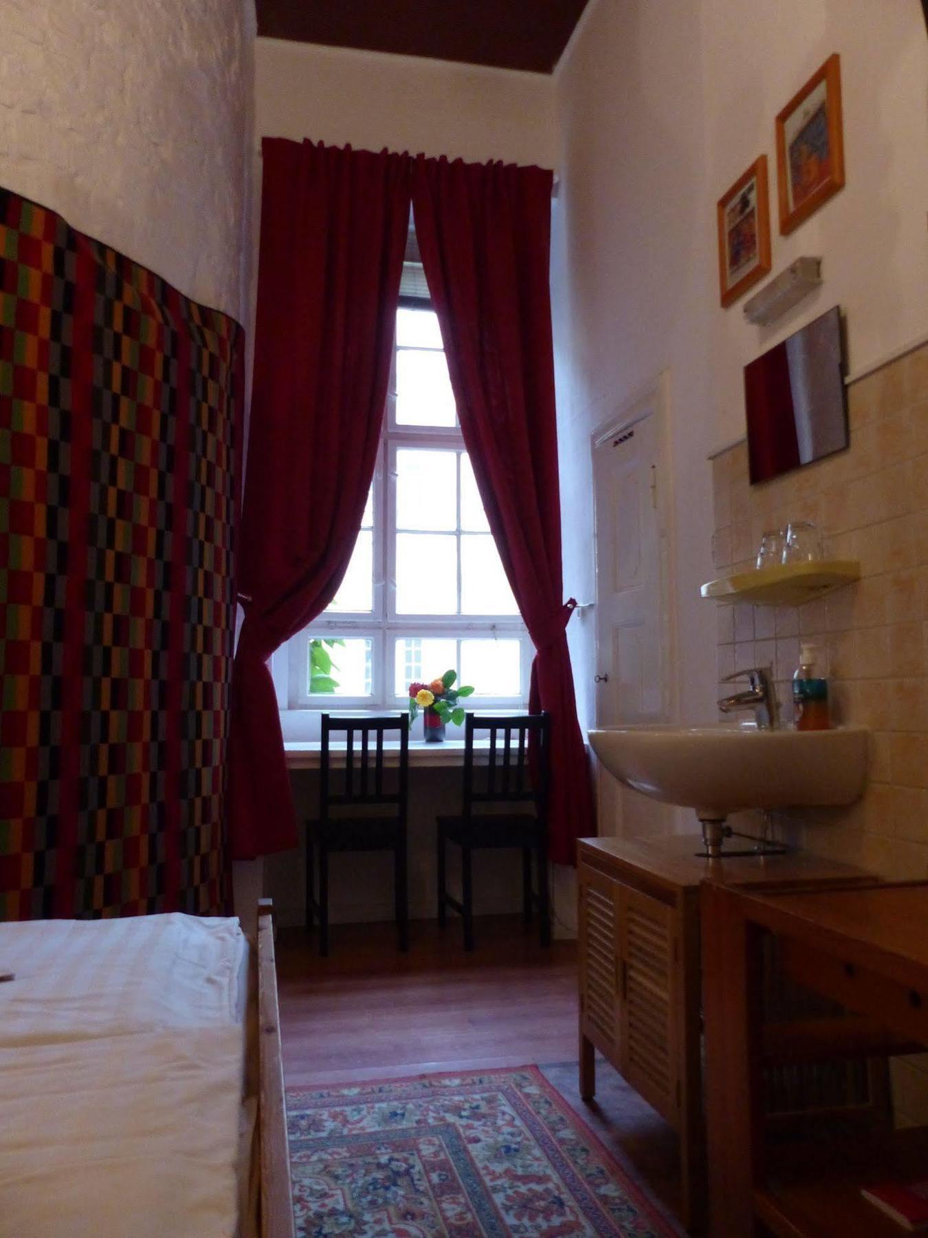 Hotel Pension Waizenegger Am Kurfuerstendamm เบอร์ลิน ภายนอก รูปภาพ