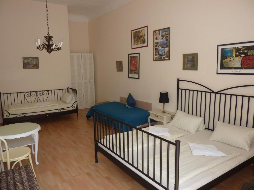 Hotel Pension Waizenegger Am Kurfuerstendamm เบอร์ลิน ห้อง รูปภาพ