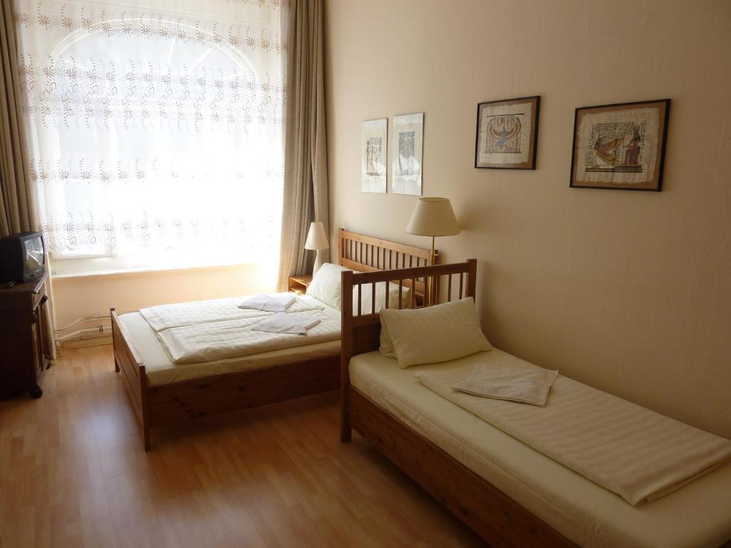 Hotel Pension Waizenegger Am Kurfuerstendamm เบอร์ลิน ห้อง รูปภาพ